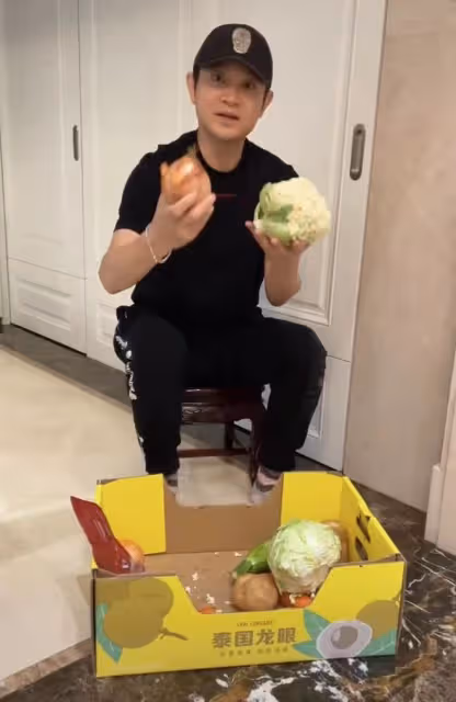 歌手羅中旭離開上海至天津!穿防護服汗流浹背,曬全過程耗10小時