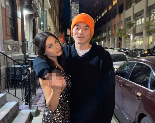 林依輪22歲兒子從名校畢業！與洋人女友擁抱慶祝，久居美國很愜意