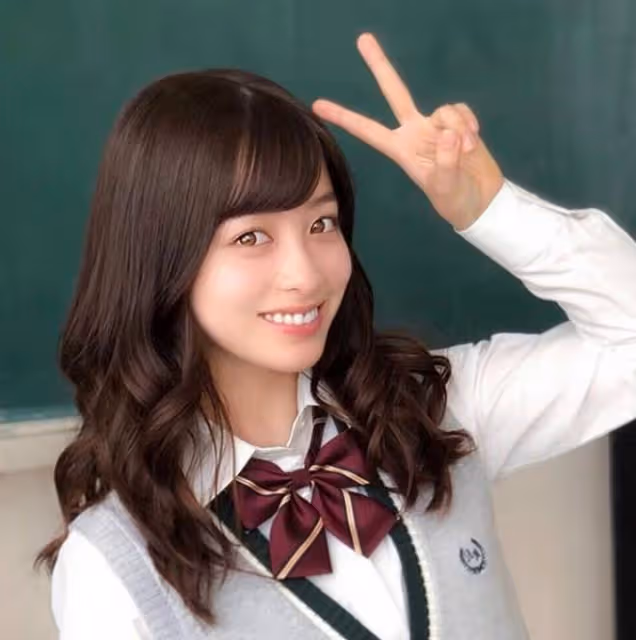 日本第一美少女橋本環奈被迪士尼公主裙毀了,短腿是致命傷害