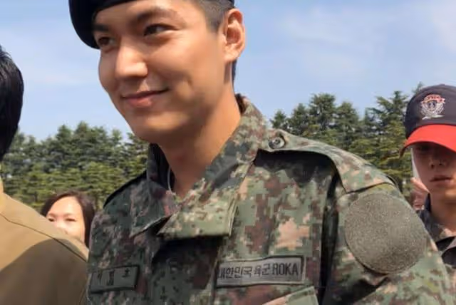 有種整容叫李敏鎬當兵(李敏鎬當兵前發福油膩退役後認不出)