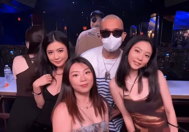 桃花運來了？具俊曄夜店與熱辣美女親密合影，不怕大S吃醋嗎？
