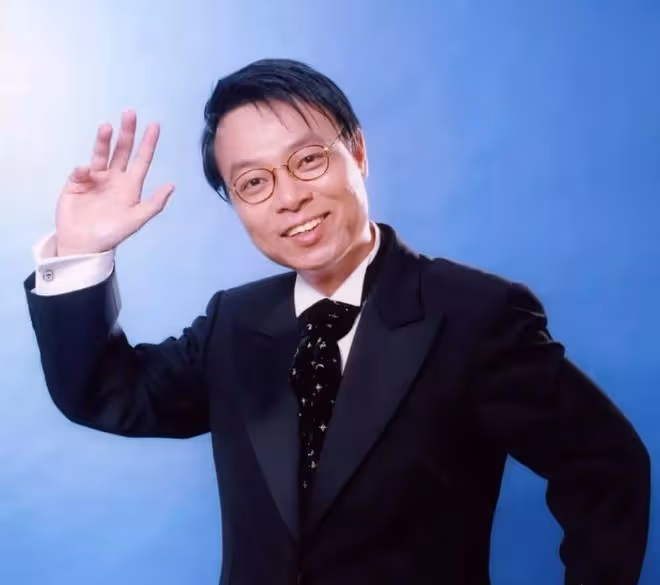 港星李力持定居內地！親自打理花園生活悠閒，山間豪宅內景曝光