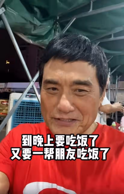 一眾TVB藝人齊聚佛山!大排檔給王俊棠慶生,喝10元啤酒接地氣