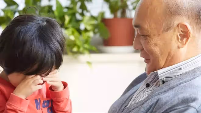 85歲大爺自述:每月9000的退休金,在兒子家卻被當成「眼中刺」