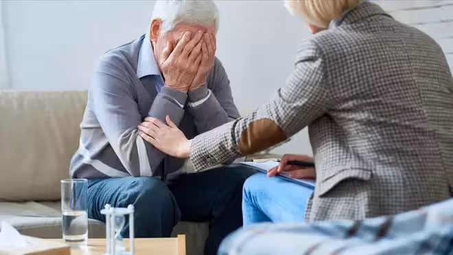 85歲大爺自述:每月9000的退休金,在兒子家卻被當成「眼中刺」