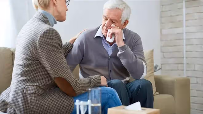 85歲大爺自述：每月9000的退休金，在兒子家卻被當成「眼中刺」