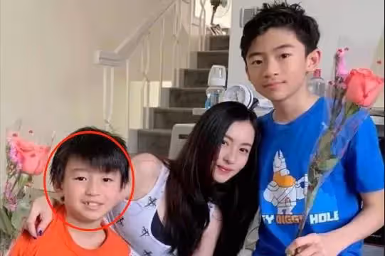 張柏芝二兒子13歲了!謝振南「狹長眼睛+精緻五官」越長越帥氣,「眉眼」像極了老爸謝霆鋒