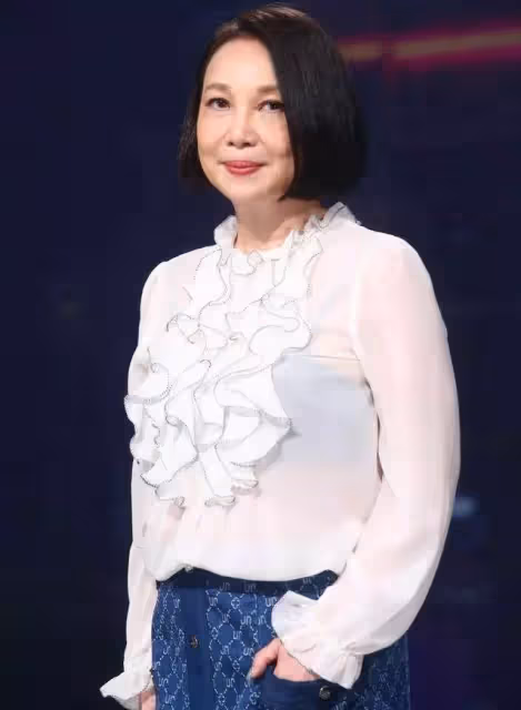 李宗盛二女罕露面,大女兒清純溫婉,二女兒戴鼻環長相渾似父親,網:果真是一家子明星臉
