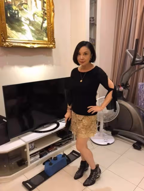 李宗盛二女罕露面,大女兒清純溫婉,二女兒戴鼻環長相渾似父親,網:果真是一家子明星臉