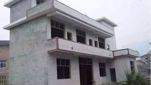 弟妹住院我連夜趕回,給了弟弟三萬住院費,弟妹卻說我摳門