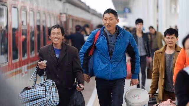 繼父住院給我一本存摺,他臨終前說的話,讓我明白錯怪他好多年