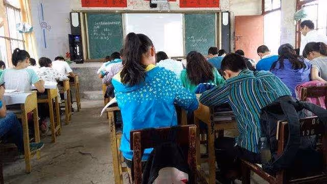 女兒生病住院,女婿卻在病房玩手機,聽到他和醫生的對話,我哭了