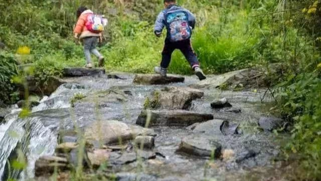 我養老公前任孩子七年,孩子親媽開豪車找來,他說的話讓我感動