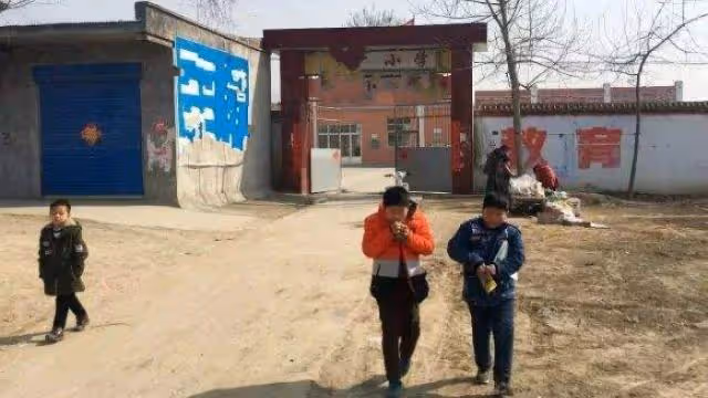 我生病住院,陌生叔叔送來20萬,母親告訴我真相,我淚流滿面