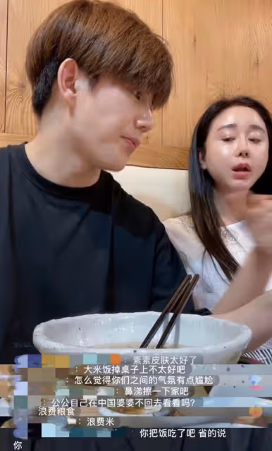 咸素媛跟陳華吃日本菜,飯桌上大秀恩愛,一個舉動被網友吐槽