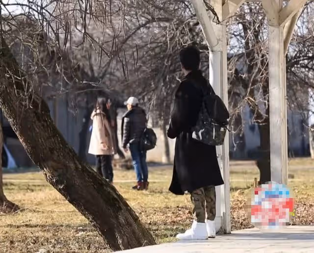 李玉剛母子被曝指責女主持,強行翻包逼哭女孩,本尊出面回應爭議