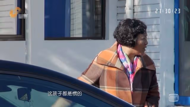 李玉剛母子被曝指責女主持,強行翻包逼哭女孩,本尊出面回應爭議