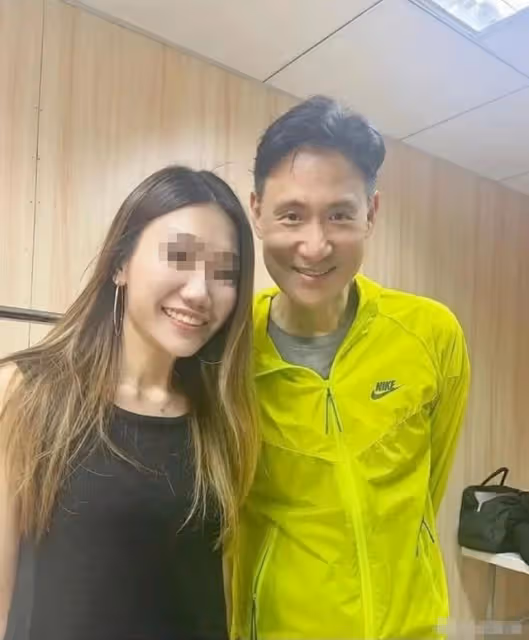 61歲張學友暴瘦現身!與粉絲合影顯憔悴,對比舊照狀況引人擔憂