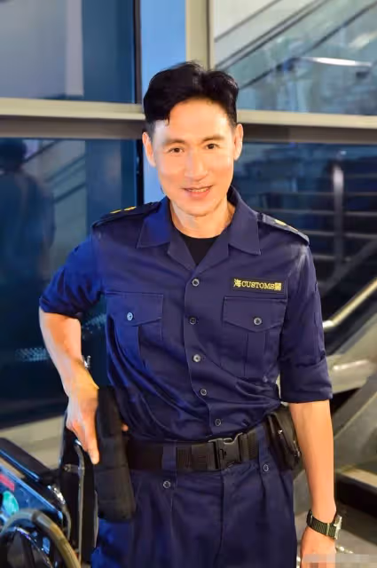 61歲張學友暴瘦現身!與粉絲合影顯憔悴,對比舊照狀況引人擔憂