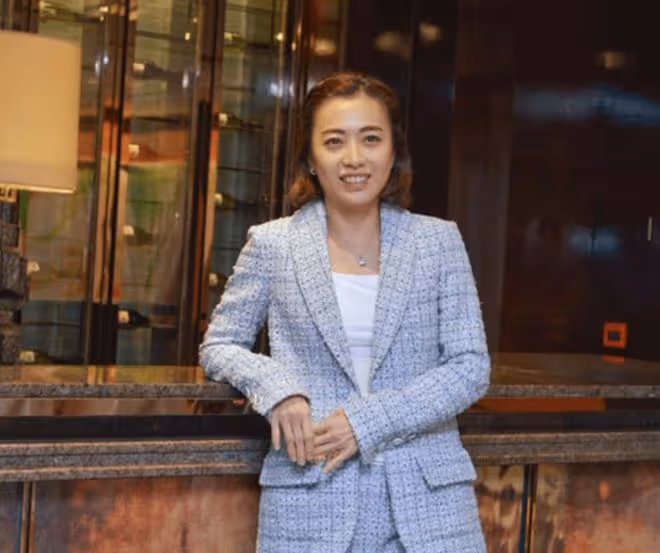 劉鑾雄愛妻甘比與友出行！穿千元上衣身材發福，大女兒眉眼更像爸