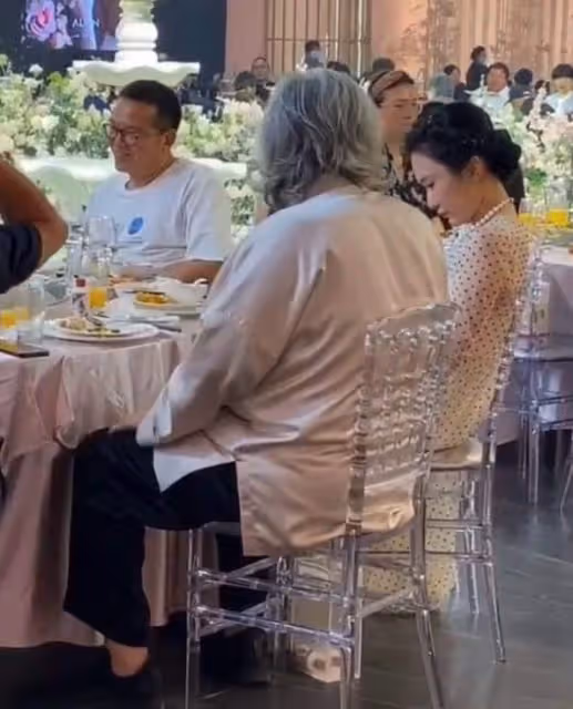 張紀中夫婦現身婚禮！女方情緒不佳提前離開，男方焦急追趕太心酸