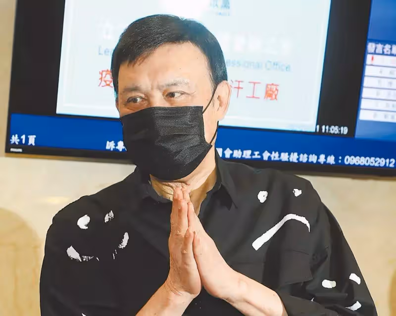 心痛!余天深夜崩潰怒吼「一首歌都不要唱」李亞萍氣哭無助喊「這次真的走不出了」全身心陪伴女兒:我們的心在滴血!