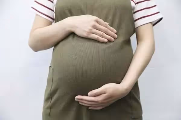 孕婦挺8月肚「上車沒位座」任性司機火大對著全車喊:「沒有人讓位我就不開車」意外網友掀「兩極化回應」:難道司機錯了嗎?