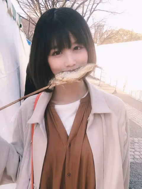 自卑到不敢笑!暴牙凸嘴女星「被酸長得像蟑螂」 砸100萬整形變「甜美大眼正妹」網驚:笑容好美