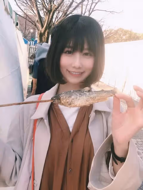 自卑到不敢笑!暴牙凸嘴女星「被酸長得像蟑螂」 砸100萬整形變「甜美大眼正妹」網驚:笑容好美