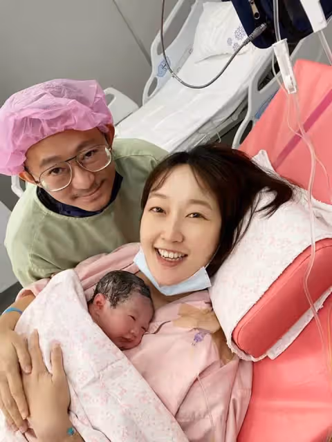 勇敢揮別流產陰霾!巴鈺誕2寶「擠母乳噴50公分」,為母則強「再痛也值得」:不會有第3胎了