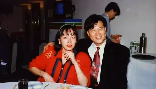 63歲恬妞久違現身,跟謝玲玲同鏡拍照 風韻猶存,和萬梓良分離後活的很精彩 ,網贊:為自己而活