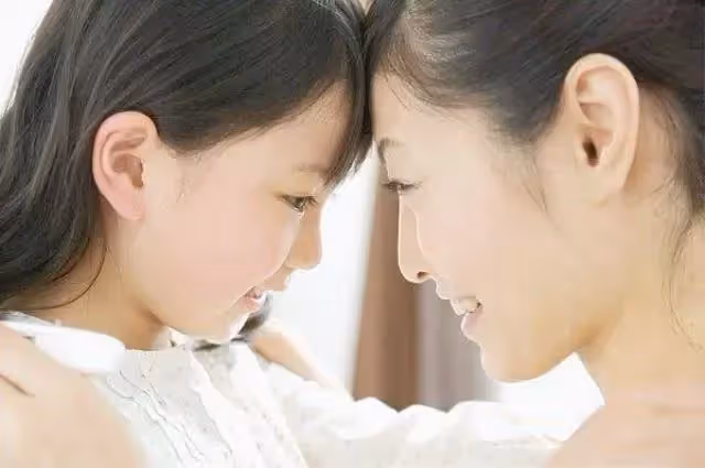 「孩子喝你一口飲料怎麼了?」,奶奶囂張無理護娃...女孩一句反擊:我有肺結核