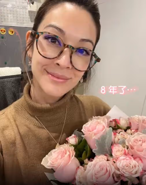 陳冠希前女友結婚8周年!與外國老公吃大餐慶祝,感謝對方支持她