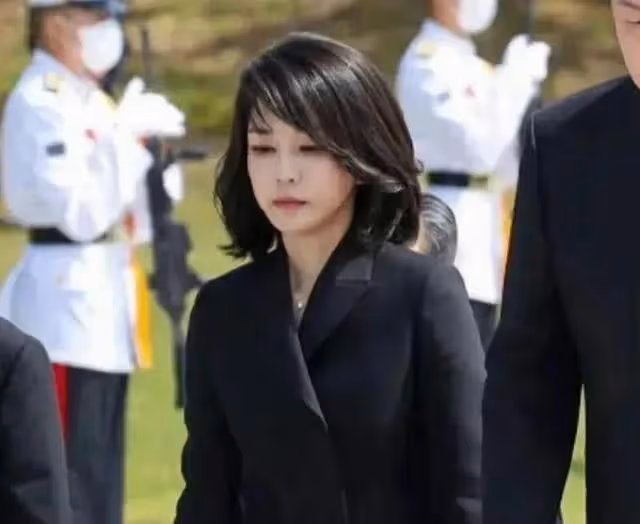 韓國第一夫人美出圈，網友稱韓式整容的典範，簡直像換了個頭