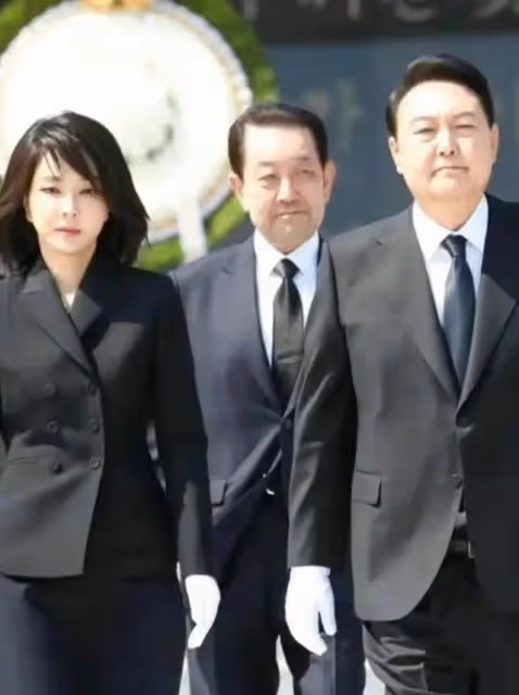 韓國第一夫人美出圈，網友稱韓式整容的典範，簡直像換了個頭