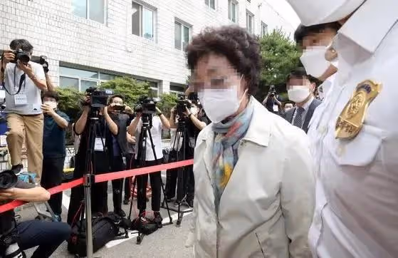 韓國第一夫人美出圈,網友稱韓式整容的典範,簡直像換了個頭