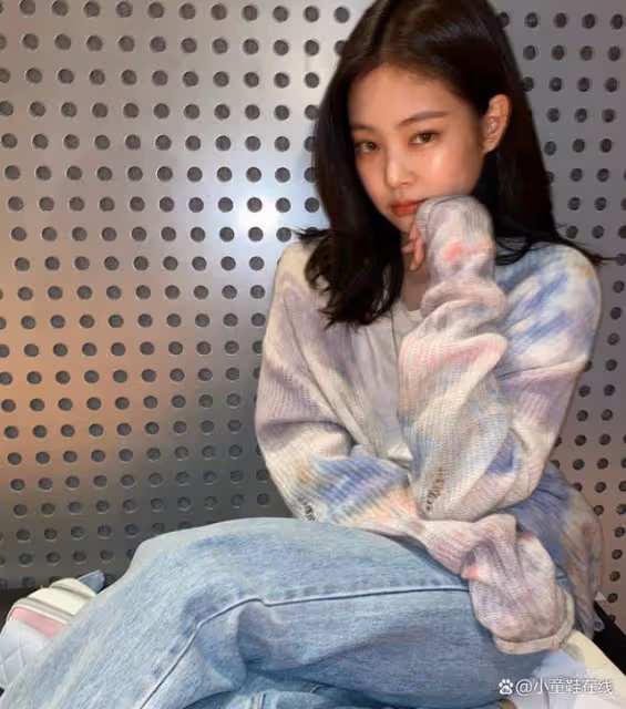 Jennie與金泰亨同游濟州島引發韓網熱議，YG 的回應耐人尋味