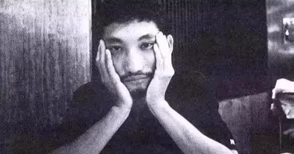 頂替李連杰出道,癡戀李玟「卻因太黏人被分手」,情斷謝婷婷後「娶小11歲嫩模」兩個女兒漂亮可愛!