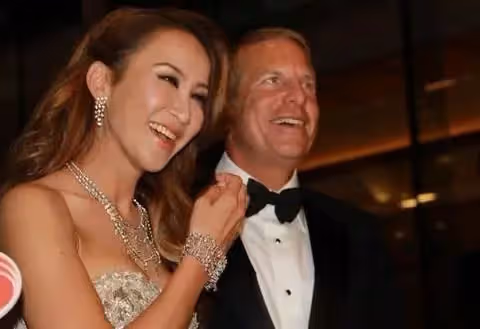 頂替李連杰出道,癡戀李玟「卻因太黏人被分手」,情斷謝婷婷後「娶小11歲嫩模」兩個女兒漂亮可愛!