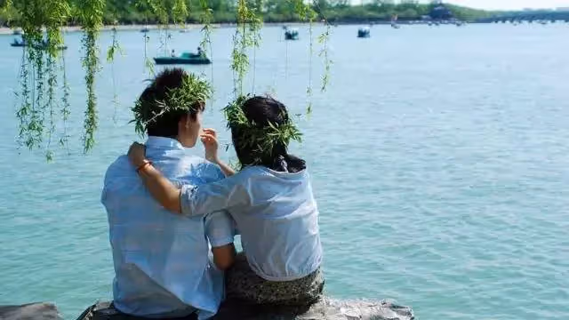 女兒出嫁,婆家給了20萬,2年後女兒坐月子我去看望,我勸她離婚