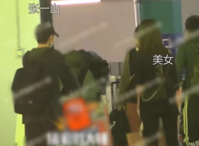 張一山新戀情石錘?與美女同游海南形影不離,還當眾親密摟肩