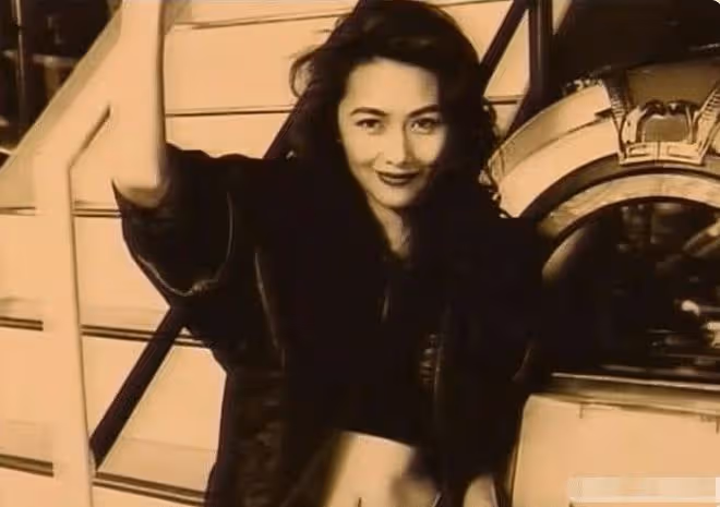 工藤靜香"毀容式"變老?看到她年輕照片才懂,什麼是神仙顏值