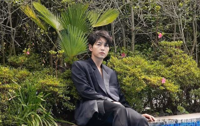 宋仲基甜看金泰梨,喊請多多喜愛!粉絲:勝利號CP真可以