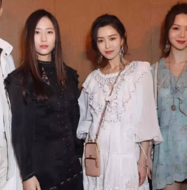 沒了韓式濾鏡,韓國女星和我國女星站一起,一個比一個小家子氣