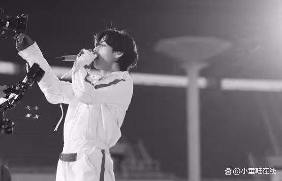 Jennie和V又被造謠出遊濟州島，粉絲怒斥反駁：P到好像真圖也太無語