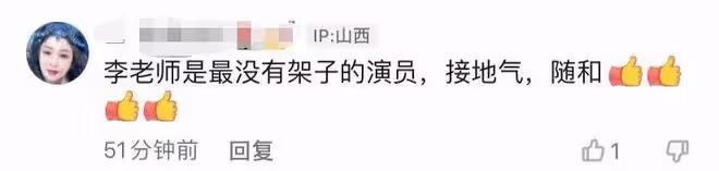 知名戲骨助農街頭賣水果!戴草帽烈日下搬貨,蹲路邊直接吃接地氣