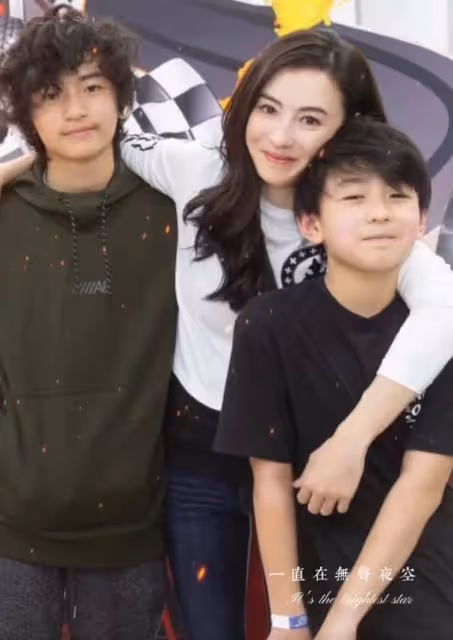 張柏芝喜慶42歲生日！曬與兩兒子親密合影，好姐妹黎姿送蛋糕祝福