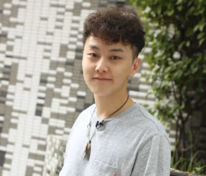知名童星張國權慶結婚8周年！息影后轉行當售貨員，至今仍沒生娃