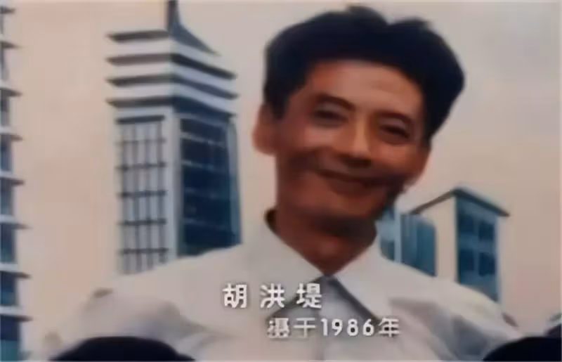 68歲老人苦尋當年17歲的初戀，只想說一句抱歉，花10年時間終於找到，真相卻讓她掩面痛哭