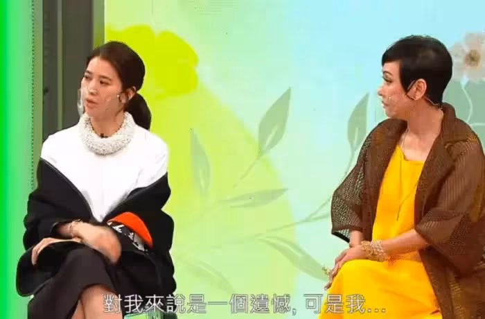 袁詠儀兒子曬「正臉」照!15歲魔童「睫毛濃密+笑眼彎彎」顏值超高,網友:五官太像媽媽